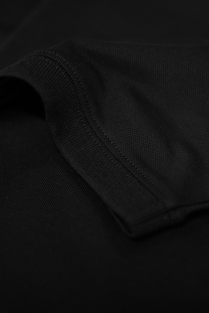 altavista_men_women_black_closeup_4.jpg