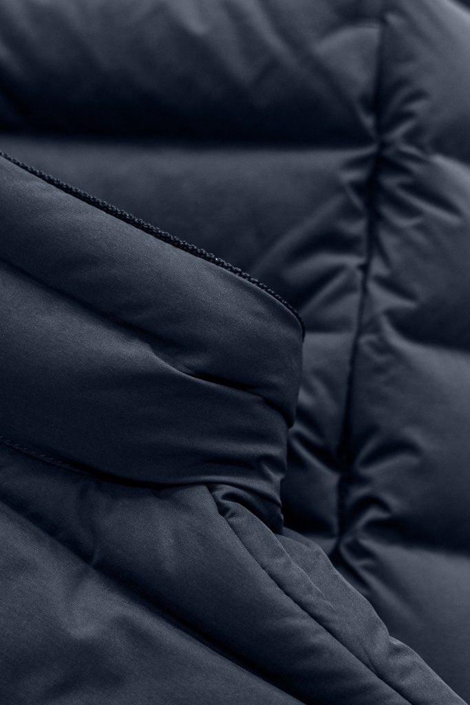 avalon_men_navy_closeup_5.jpg