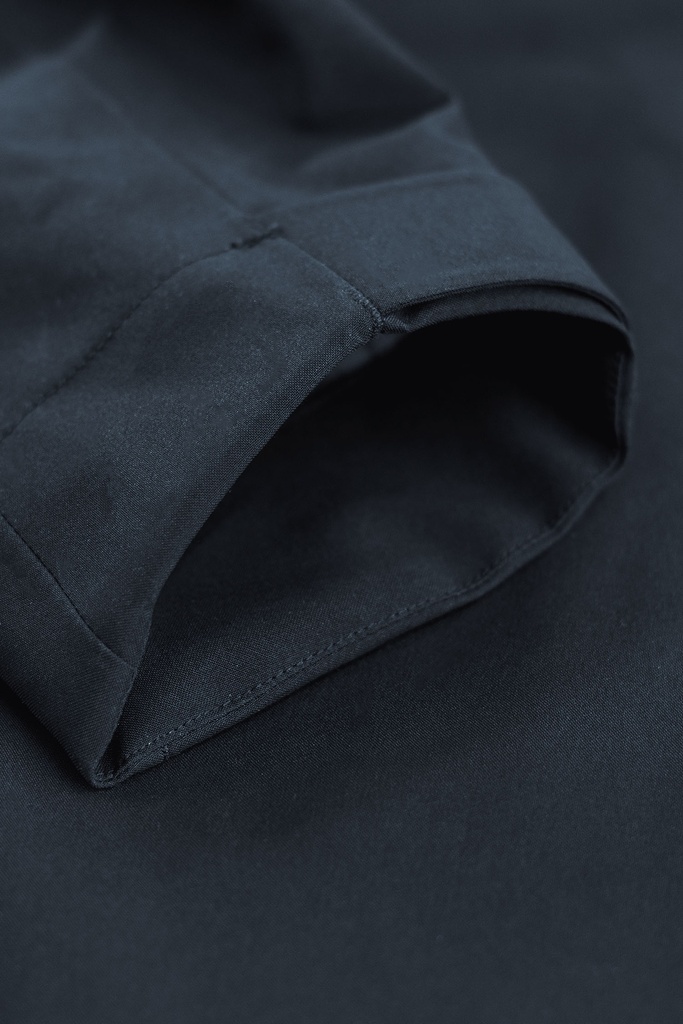 yosemite_men_women_navy_closeup_3.jpg