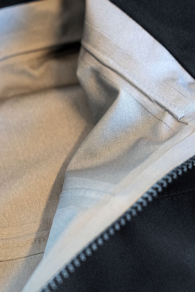 yosemite_men_women_navy_closeup_1.jpg